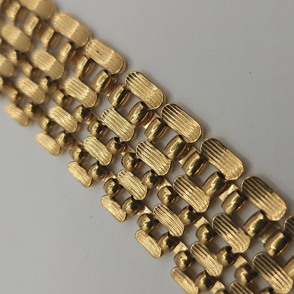 Luxurious Vintage Gold Plated Necklace - Picture 9 of 12